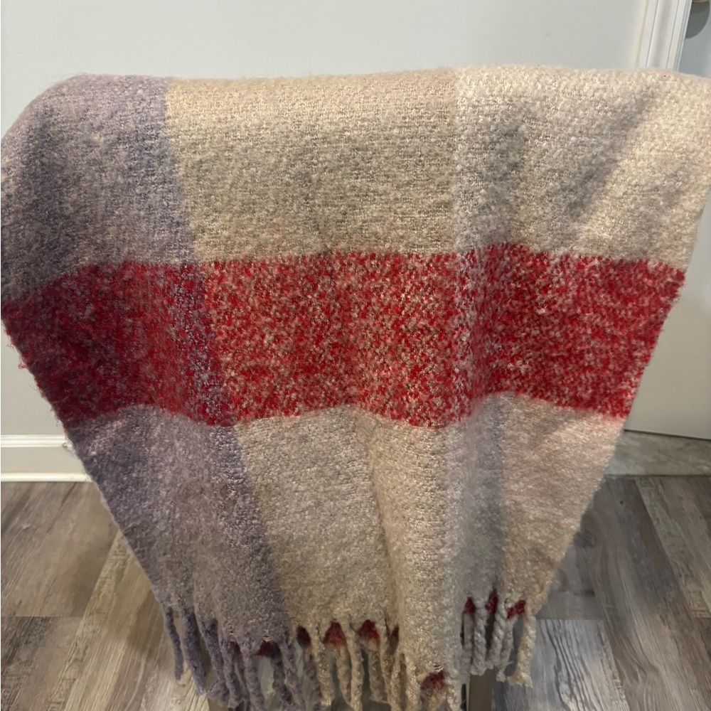 Echo Blanket Wrap